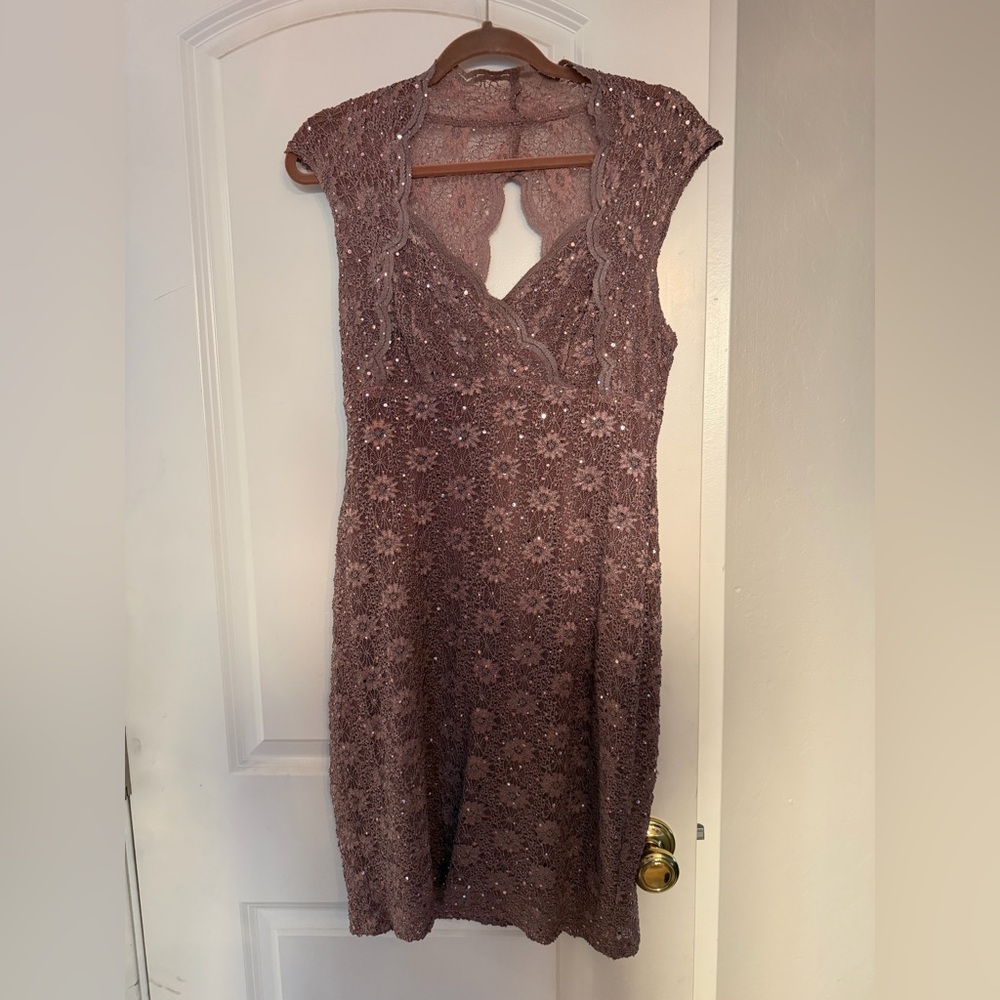 Connected Apparel Sleath Mauve Lace Backless Dress midi